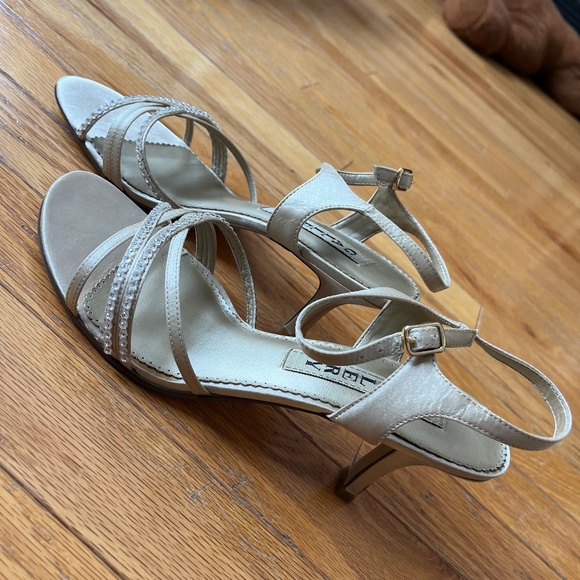 Sparkly 'Alexis' Gallery Soft Gold Heels sz 8 - Picture 4 of 6